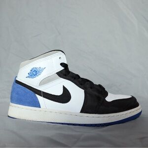 Jordan 1 Mid SE GS ‘Royal Black Toe’ - Size 4.5